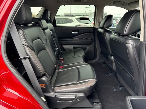 Used 2023 Nissan Pathfinder SL w/ Black Appearance Package image 10