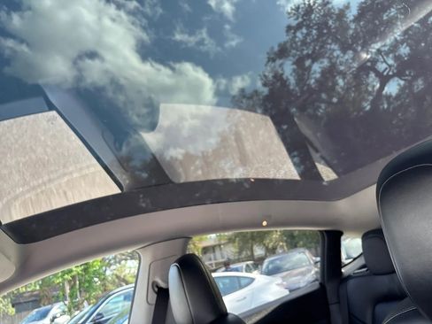 Used 2021 Tesla Model Y Long Range AWD/4WD image 14