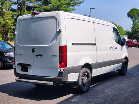 Used 2025 Mercedes-Benz Sprinter 2500 image 5