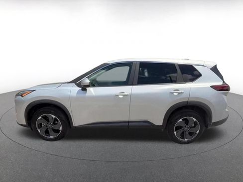 Used 2025 Nissan Rogue SV AWD/4WD image 9