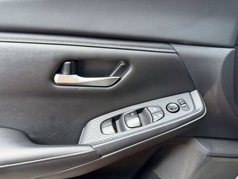 Used 2025 Nissan Sentra SV FWD image 20
