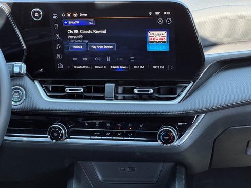Used 2026 Chevrolet Equinox LT w/ Safety and Technology Package FWD image 13