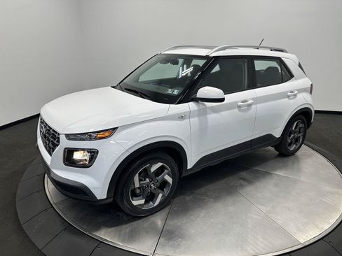 Certified 2023 Hyundai Venue SEL FWD image 4