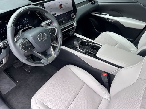 Used 2025 Lexus RX 350 w/ Convenience Package AWD/4WD image 4