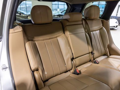 Used 2025 Land Rover Range Rover SE image 32