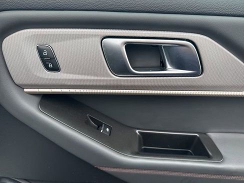 Used 2025 Ford Explorer Active image 16