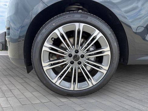 New 2026 Land Rover Range Rover Sport SE AWD/4WD image 9