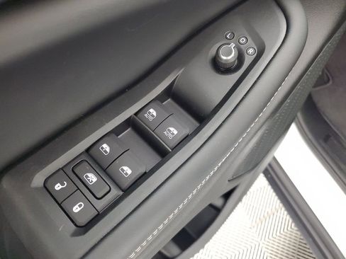 New 2025 Jeep Grand Cherokee Altitude image 29