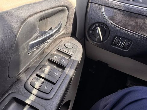 Used 2011 Chrysler Town & Country Touring image 15