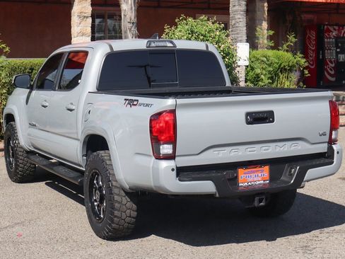 Used 2019 Toyota Tacoma TRD Sport image 6
