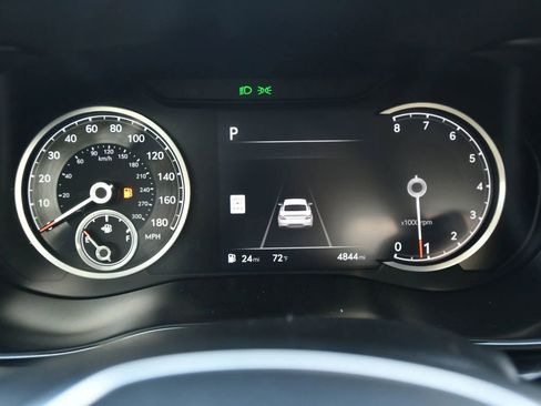 Used 2025 Genesis G70 2.5T RWD image 19