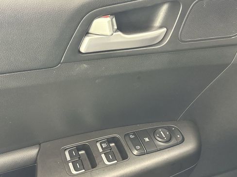 Used 2022 Kia Sportage LX image 13