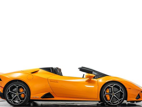 Used 2020 Lamborghini Huracan EVO image 2