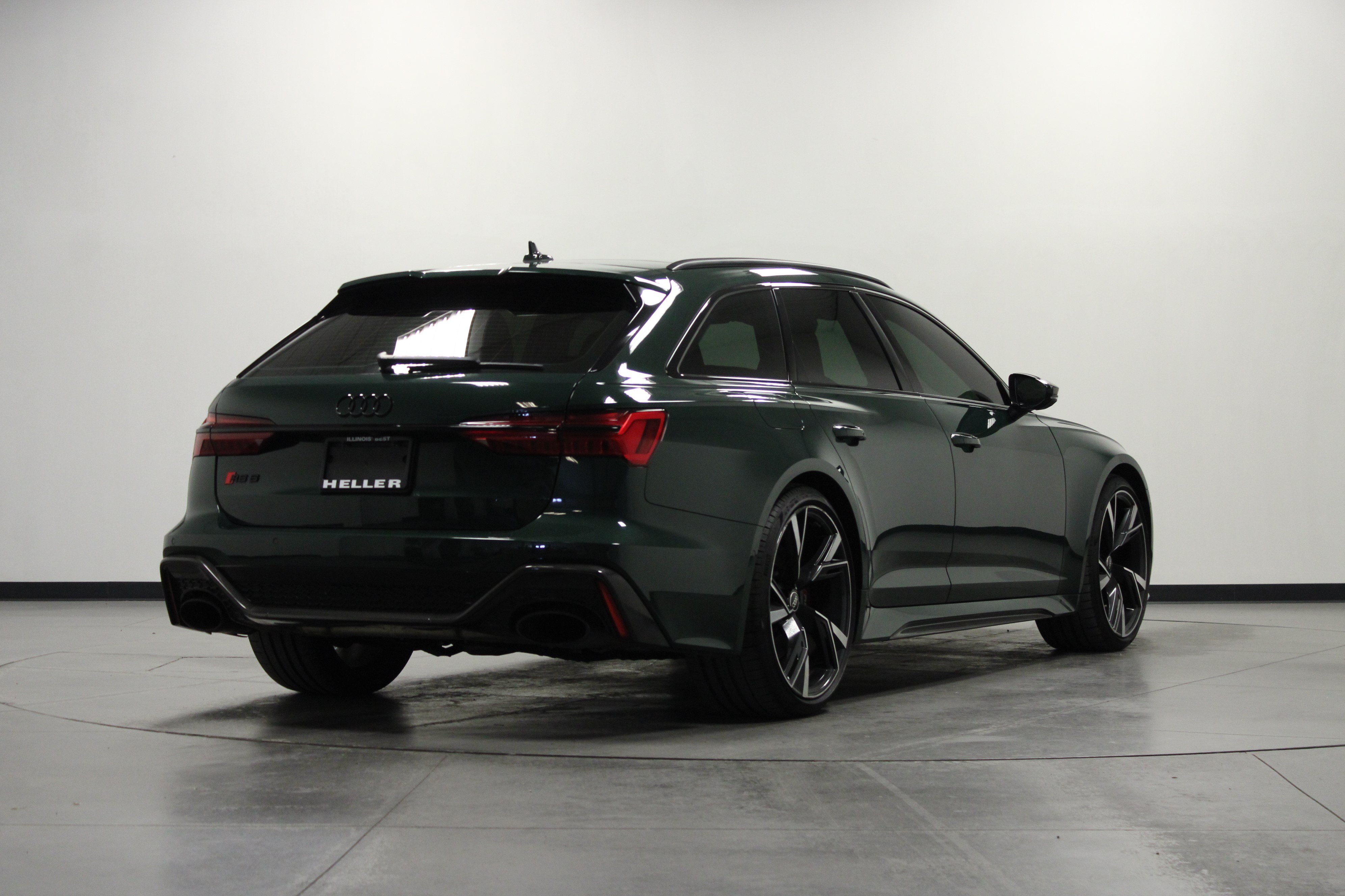 Used 2023 Audi RS 6 AWD/4WD image 4
