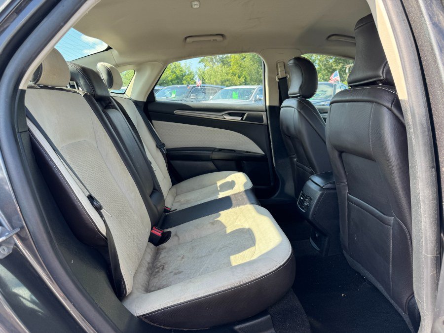 Used 2019 Ford Fusion SE w/ Equipment Group 151A FWD image 17