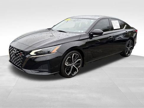 Used 2023 Nissan Altima 2.5 SR w/ SR Premium Package FWD image 1