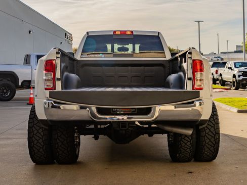 Used 2024 RAM 3500 Tradesman w/ Chrome Appearance Group image 9