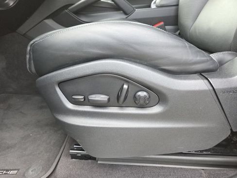 Used 2022 Porsche Cayenne AWD/4WD image 18
