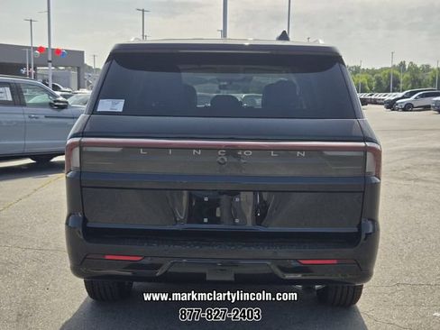 New 2026 Lincoln Navigator Premiere AWD/4WD image 4