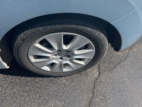 Used 2010 Volkswagen Beetle Coupe image 16