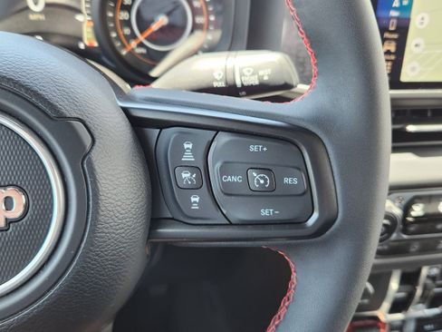 Used 2024 Jeep Gladiator Rubicon AWD/4WD image 16