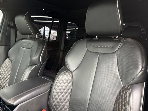 Used 2025 Jeep Grand Cherokee Summit AWD/4WD image 15