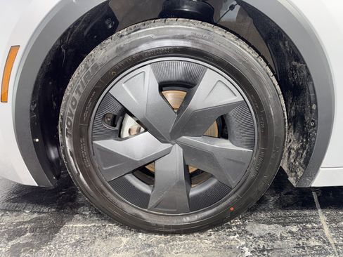 Used 2024 Toyota Prius LE image 6