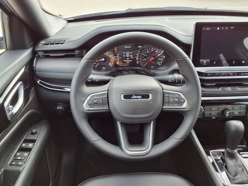 New 2026 Jeep Compass Latitude image 12