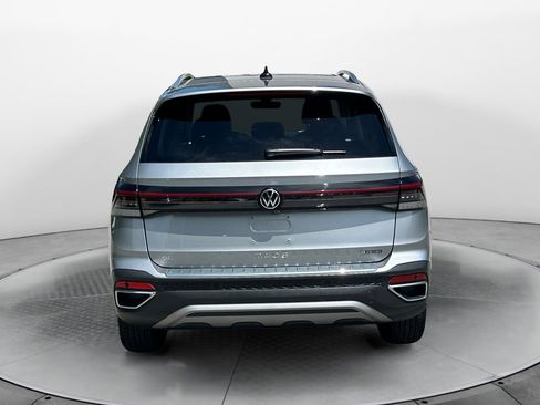 Used 2025 Volkswagen Taos SE w/ Panoramic Sunroof Package AWD/4WD image 6