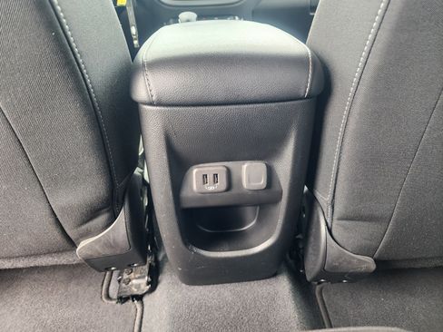 Used 2022 Chevrolet Colorado LT w/ LT Convenience Package image 18