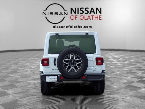 Used 2025 Jeep Wrangler Unlimited Sahara AWD/4WD image 27