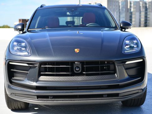 Certified 2026 Porsche Macan AWD/4WD image 6