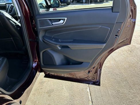 Used 2024 Ford Edge Titanium image 17