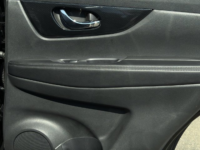 Used 2019 Nissan Rogue SL w/ Premium Package FWD image 39