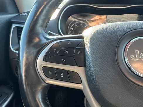 Used 2019 Jeep Cherokee Latitude Plus w/ Cold Weather Group AWD/4WD image 22