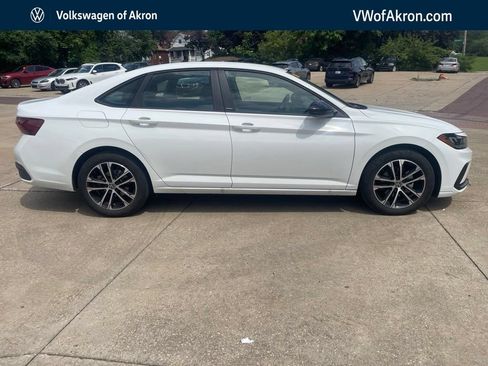 Used 2025 Volkswagen Jetta Sport FWD image 1