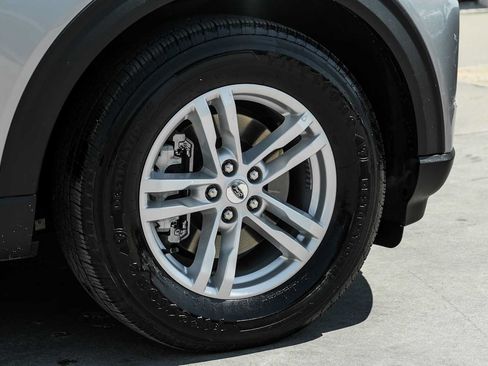 Used 2021 Ford Explorer XLT RWD image 57
