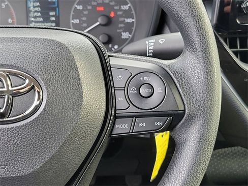 Used 2025 Toyota Corolla LE image 6