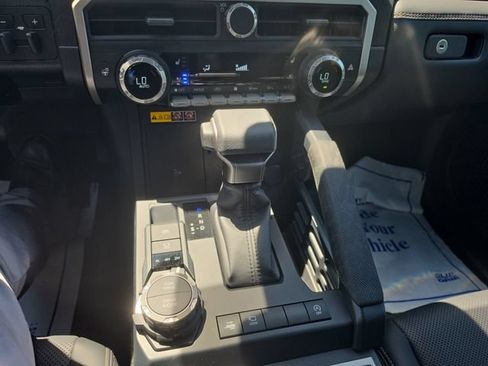 Used 2024 Toyota Tacoma Limited w/ Limited Package (LT) AWD/4WD image 11