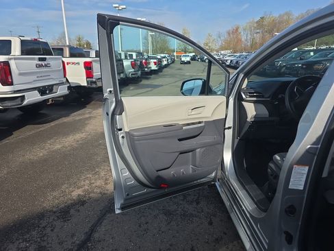 Used 2021 Toyota Sienna LE image 19