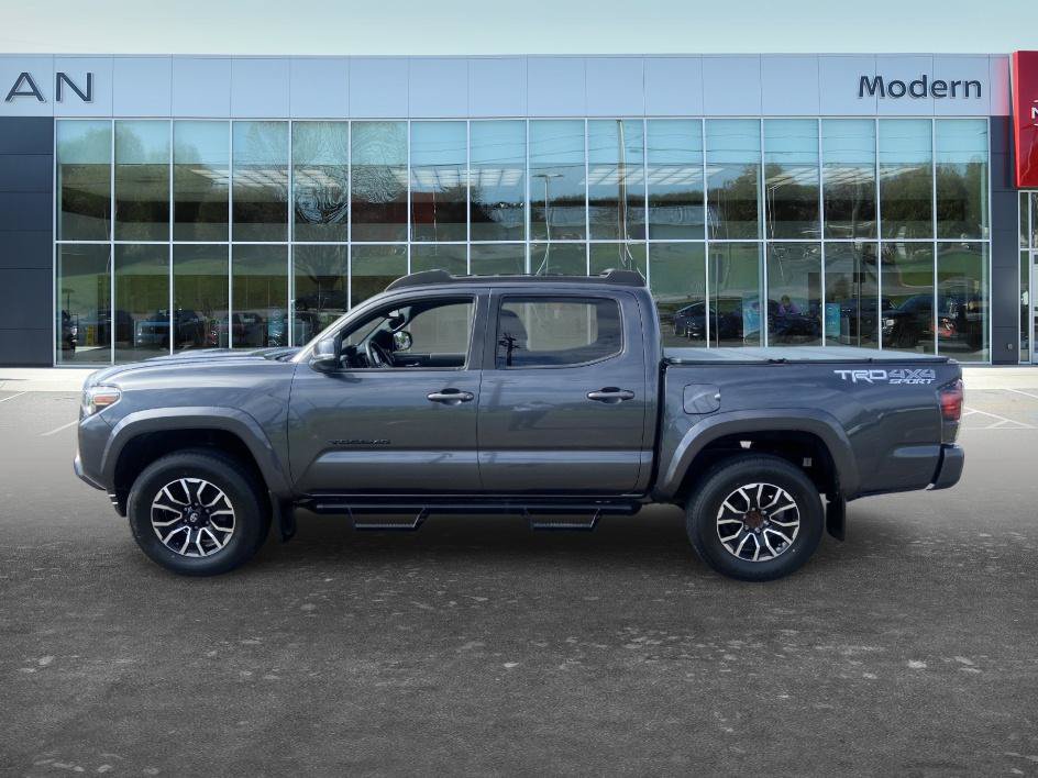 Used 2020 Toyota Tacoma TRD Sport w/ TRD Premium Sport Package AWD/4WD image 12