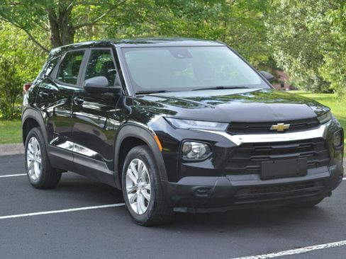 Used 2021 Chevrolet TrailBlazer LS FWD image 3