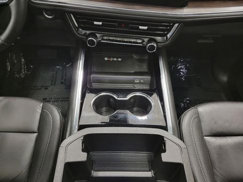 Used 2025 Chevrolet Tahoe Z71 w/ Z71 Off-Road Package image 17