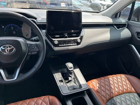 Used 2026 Toyota Corolla Cross LE w/ Moonroof Package FWD image 18