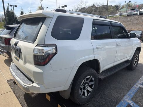 Used 2018 Toyota 4Runner TRD Off-Road Premium AWD/4WD image 4