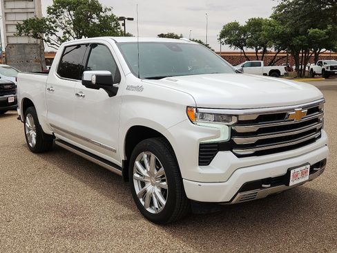 Used 2023 Chevrolet Silverado 1500 High Country w/ High Country Premium Package AWD/4WD image 6