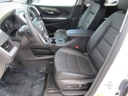 Certified 2024 GMC Terrain SLT FWD image 18