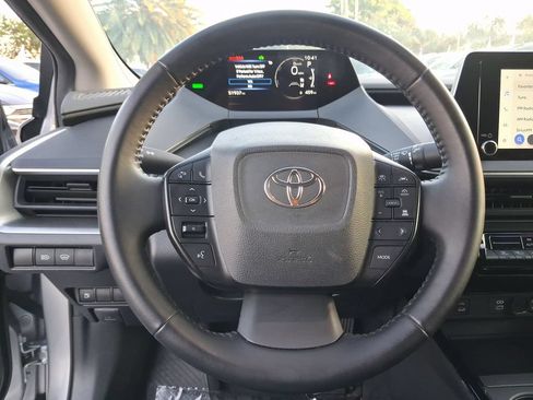 Used 2025 Toyota Prius LE FWD image 17