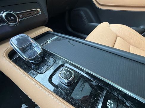 Certified 2024 Volvo XC90 B6 Ultimate AWD/4WD image 46