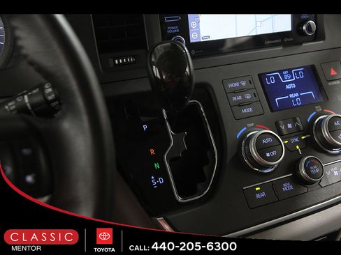 Used 2018 Toyota Sienna XLE Premium AWD/4WD image 17